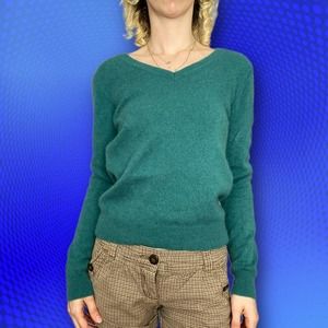 Cashmere v neck pullover sweater in teal, size M
